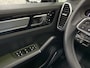 Porsche Cayenne 3.0 E-Hybrid | Sport-Design | 360 Camera | Burmester | Sport-Chrono | Head-Up | Panorama | Nachtzicht | Stoelventilatie | Keyless-Start | Sport-Uitlaat | 21 inch | Stoelverwarming V+A | Leder | Trekhaak | Luchtvering | Memory | Sfeerverlichting | Dodehoek | Active Safe |