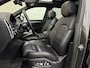 Porsche Cayenne 3.0 E-Hybrid | Sport-Design | 360 Camera | Burmester | Sport-Chrono | Head-Up | Panorama | Nachtzicht | Stoelventilatie | Keyless-Start | Sport-Uitlaat | 21 inch | Stoelverwarming V+A | Leder | Trekhaak | Luchtvering | Memory | Sfeerverlichting | Dodehoek | Active Safe |