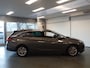 Opel Astra Sports Tourer 1.4 Innovation 140pk 1400kg trekgewicht, Navigatie, Clima controle, Cruise controle, Achteruitrijcamera, Elek ramen V/A, Deels leder, Xenon verlichting, Trekhaak, Full options, Nederlandse auto, Ex eerste eigenaar!! Bovag afleverpakket 695,-