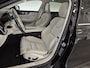 Volvo V60 2.0 B3 Momentum Business | Adaptieve Cruise Control | Panoramadak | Lederen Bekleding | Parkeercamera | Stoel-/Stuurverwarming | Head-Up Display |