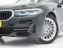 BMW 5-Serie Touring 530e High Executive | Camera | Trekhaak | Sfeerverlichting | Keyless | Leder | Virtual | Carplay