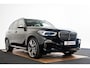 BMW X5 M50i High Executive Trekhaak - Panoramadak - Stoel Massage/Ventilatie - Warmte Comfort Pack - Head up - Harman Kardon - Driving Assistant Professional - Soft close - Comfort Acces - Interieurvoorverwarming -