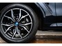 BMW X3 xDrive30e High Executive M Sport - Trekhaak - Parking/Driving Assistant - Elektrisch verwarmde voorstoelen - Stuurwielrand verwarmd - Ambiance verlichting - Adaptieve LED koplampen - Hifi -