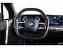 BMW iX xDrive40 Business Edition Plus 77 kWh Sportpakket - Trekhaak - Panoramadak - Multifunctionele stoelen - Warmte Comfortpakket Voor/Achter - Bowers & Wilkins - Parking/Driving Professional - Soft Close -