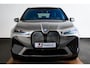 BMW iX xDrive40 Business Edition Plus 77 kWh Sportpakket - Trekhaak - Panoramadak - Multifunctionele stoelen - Warmte Comfortpakket Voor/Achter - Bowers & Wilkins - Parking/Driving Professional - Soft Close -