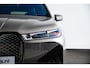 BMW iX xDrive40 Business Edition Plus 77 kWh Sportpakket - Trekhaak - Panoramadak - Multifunctionele stoelen - Warmte Comfortpakket Voor/Achter - Bowers & Wilkins - Parking/Driving Professional - Soft Close -
