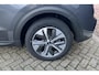 Kia e-Niro DynamicLine 64 kWh Stoel-en-Stuurverwarming | 3-fase | Achteruitrijcamera | Navigatie | Apple CarPlay & Android Auto