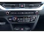 Kia e-Niro DynamicLine 64 kWh Stoel-en-Stuurverwarming | 3-fase | Achteruitrijcamera | Navigatie | Apple CarPlay & Android Auto
