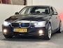 BMW 3-Serie 320i EFFICIENT DYNAMICS UPGRADE EDITION NAVIGATIE ZWART LEDER STOELVERWARMING LM VELGEN 18 INCH ZEER MOOI !!