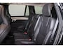 Volvo XC90 T8 Recharge AWD Ultra Dark - Luchtvering - Panorama/schuifdak - IntelliSafe Assist & Surround - 360º Camera - Bowers & Wilkins audio - Verwarmde voorstoelen, stuur & achterbank - Parkeersensoren voor & achter - Elektr. bedienb. voorstoelen met geheugen - Geventileerde voorstoelen - Head up display - Draadloze tel. lader - Extra getint glas - Elektr. inklapbare trekhaak - 22' LMV