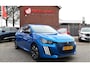 Peugeot 208 * Hybride + Benzine * Automaat * 100 e-DCS6 Allure * Navigatie * 1/2 Lederen Interieur * Climate en Adaptive Cruise Control * Voor en Achter Parkeer Camera * Lichtmetalen Velgen * Vingerhoets; Vierde generatie Eersteklas Service !