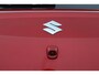 Suzuki Swift 1.2 Select Smart Hybrid | Stoelverwarming | Grootscherm Navigatie | Draadloos Apple Carplay | Bi- tone parelmoer Rood | Parkeersensoren Achter | Keyless Entry |