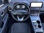 Hyundai Kona Electric EV Fashion 64 kWh / Fabrieksgarantie tot 12-2027 / Accu SoH 100% / Warmtepomp Navigatie / Stuur- en stoelverwarming / Dode hoek detectie / Apple Carplay Android / 17" LM wielen /