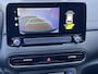Hyundai Kona Electric EV Fashion 64 kWh / Fabrieksgarantie tot 12-2027 / Accu SoH 100% / Warmtepomp Navigatie / Stuur- en stoelverwarming / Dode hoek detectie / Apple Carplay Android / 17" LM wielen /
