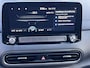 Hyundai Kona Electric EV Fashion 64 kWh / Fabrieksgarantie tot 12-2027 / Accu SoH 100% / Warmtepomp Navigatie / Stuur- en stoelverwarming / Dode hoek detectie / Apple Carplay Android / 17" LM wielen /