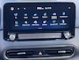 Hyundai Kona Electric EV Fashion 64 kWh / Fabrieksgarantie tot 12-2027 / Accu SoH 100% / Warmtepomp Navigatie / Stuur- en stoelverwarming / Dode hoek detectie / Apple Carplay Android / 17" LM wielen /
