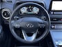 Hyundai Kona Electric EV Fashion 64 kWh / Fabrieksgarantie tot 12-2027 / Accu SoH 100% / Warmtepomp Navigatie / Stuur- en stoelverwarming / Dode hoek detectie / Apple Carplay Android / 17" LM wielen /