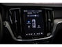 Volvo V60 2.0 T6 Plug-in hybrid AWD Plus Dark | Harman Kardon Audio | Trekhaak | Stoel- / Stuurverwarming Voor + Achter | 360 Camera | Adaptive Cruise | Google | Carplay | Dodehoekdetectie