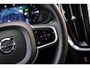 Volvo V60 2.0 T6 Plug-in hybrid AWD Plus Dark | Harman Kardon Audio | Trekhaak | Stoel- / Stuurverwarming Voor + Achter | 360 Camera | Adaptive Cruise | Google | Carplay | Dodehoekdetectie