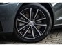 Volvo V60 2.0 T6 Plug-in hybrid AWD Plus Dark | Harman Kardon Audio | Trekhaak | Stoel- / Stuurverwarming Voor + Achter | 360 Camera | Adaptive Cruise | Google | Carplay | Dodehoekdetectie