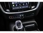 Volvo V60 2.0 T6 Plug-in hybrid AWD Plus Dark | Harman Kardon Audio | Trekhaak | Stoel- / Stuurverwarming Voor + Achter | 360 Camera | Adaptive Cruise | Google | Carplay | Dodehoekdetectie