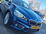 BMW 2-Serie Active Tourer 220i 192pk Automaat High Executive | Origineel NL | Navi | Clima | Cruise | Leder+Stoelverwarming | Led Koplampen | Keyless Entry | Pdc V+A+Assist+Camera | Trekhaak