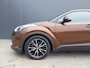 Toyota C-HR 1.8 Hybrid Executive ADAPT CRUISE CAMERA JBL SOUND HALF LEER PARK ASSIST LED NAVI ECC