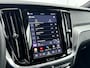 Volvo V60 T6 Recharge Plus Dark | 18" | Sportstoelen | 360 Camera | Trekhaak | Elektrisch verstelbare stoelen | Harman Kardon | Adaptieve cruise | BLIS | Stoel/stuur/achterbankverwarming