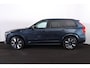 Volvo XC90 T8 Recharge AWD Ultra Dark - Panorama/schuifdak - IntelliSafe Assist & Surround - 360º Camera - Harman/Kardon audio - Adaptieve LED koplampen - Verwarmde voorstoelen, stuur & achterbank - Parkeersensoren voor & achter - Elektr. bedienb. voorstoelen met geheugen - Head up display - Draadloze tel. lader - Extra getint glas - 21' LMV