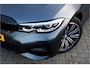 BMW 3-Serie 330e High Ex M-Sport Frozen / Glazen dak / Adaptief onderstel / Electrische stoelen /