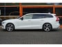 Volvo V60 T6 Hybride AWD Plus Dark | Trekhaak | Stoel + Stuur Verwarmd | elektrische stoelen | Pilot-assist |