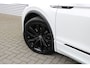 Volkswagen Tiguan 1.5 TSI R-Line Black Style (36.826Km! Panodak Carplay ACC HeadUp Standkachel IQ.Light Camera Trekhaak 20Inch PrivacyGlass)