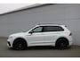 Volkswagen Tiguan 1.5 TSI R-Line Black Style (36.826Km! Panodak Carplay ACC HeadUp Standkachel IQ.Light Camera Trekhaak 20Inch PrivacyGlass)