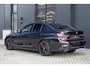 BMW 3-Serie 330e PANO MEMORY M PAKKET CAMERA HUD TREKHAAK