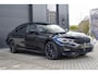 BMW 3-Serie 330e PANO MEMORY M PAKKET CAMERA HUD TREKHAAK