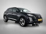 Peugeot 2008 1.2 Hybrid Allure 145pk Automaat | Navigatie | Climate Control | Adaptieve Cruise Control | Camera Voor + Achter | 17" LMV | Keyless Entry/Start | Dodehoekdetectie | Apple Carplay/Android Auto |