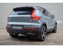 Volvo XC40 2.0 T4 190pk R-Design | Keyless | Lederen bekleding | Panorama dak | 19 inch LMV | All Seasonbanden | Harman Kardon | Zwart dak