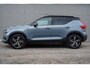 Volvo XC40 2.0 T4 190pk R-Design | Keyless | Lederen bekleding | Panorama dak | 19 inch LMV | All Seasonbanden | Harman Kardon | Zwart dak