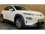 Hyundai Kona Electric EV Premium 64 kWh|GROTE ACCU|100%SOH|FACELIFT|3-FASE|TREKH|HUD|LEDER|ACC|STUURVERW|STOELVERW+VENT.|CAMERA|CARPLAY|NL|