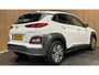 Hyundai Kona Electric EV Premium 64 kWh|GROTE ACCU|100%SOH|FACELIFT|3-FASE|TREKH|HUD|LEDER|ACC|STUURVERW|STOELVERW+VENT.|CAMERA|CARPLAY|NL|
