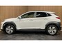 Hyundai Kona Electric EV Premium 64 kWh|GROTE ACCU|100%SOH|FACELIFT|3-FASE|TREKH|HUD|LEDER|ACC|STUURVERW|STOELVERW+VENT.|CAMERA|CARPLAY|NL|