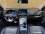Hyundai Kona Electric EV Premium 64 kWh|GROTE ACCU|100%SOH|FACELIFT|3-FASE|TREKH|HUD|LEDER|ACC|STUURVERW|STOELVERW+VENT.|CAMERA|CARPLAY|NL|