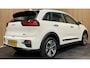 Kia Niro EV E-Niro DynamicLine 64 kWh|93,6% SOH|NW LOGO|FACELIFT|3-FASE|1/2 LEDER|ACC|CARPLAY|CAMERA|STOELVERW|IN. BTW|1e EIG|NL-AUTO|NAP|