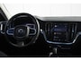 Volvo V60 T8 Plug-in hybrid AWD Ultra Dark | Adaptieve Cruise Control met Pilot Assist | Premium audio by Harman Kardon | 360 graden camera | Elektrisch bedienbaar schuif-/kantel panoramadak | Stoelverwarming | Elektrische voorstoelen met geheugen | Stuurwielverwarming | Semi-elektrische trekhaak |