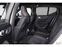 Volvo EX40 Twin Performance Ultra - Panorama/schuifdak - IntelliSafe Assist & Surround - 360º Camera - Harman/Kardon audio - Verwarmde voorstoelen, stuur & achterbank - Parkeersensoren voor & achter - Elektr. bedienb. voorstoelen met geheugen links - Draadloze tel. lader - Warmtepomp - Extra getint glas - Elektr. inklapbare trekhaak - 19' LMV