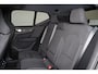 Volvo EX40 Extended Range Plus 82 kWh - IntelliSafe Assist & Surround - 360º Camera - Verwarmde voorstoelen, stuur & achterbank - Parkeersensoren voor & achter - Elektr. bedienb. bestuurdersstoel met geheugen - Draadloze tel. lader - Warmtepomp - Extra getint glas - 19' LMV