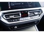 BMW 3-Serie 320i Business Edition M Sport - Elektrisch verwarmde voorstoelen - Getinte Ruiten - Active Guard Plus - Cruise control - PDC Voor/Achter - HiFi  - Automatisch dimmende binnenspiegel - Doorlaadopening -
