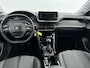 Peugeot 208 1.2 100 pk Allure | Apple Carplay/Android | 4-Seizoenenbanden | Navigatie | Rijstrooksensor met Correctie
