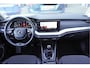 Skoda Octavia Combi 1.0 TSI Business Edition BJ2021 Lmv 16" | Led V+A | Pdc | Navi | Dynamische knipperlichten | Elek. achterklep | App-Connect | Dashboard verlichting | Virtual cockpit | Climate control | Cruise control | Extra getint glas