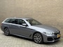 BMW 5-Serie Touring 530e 292pk | M-pakket | Camera | Leder | Sportstoelen | Wegklapbare trekhaak | Adaptieve cruise | Virtual cockpit | Sfeerverlichting | Apple CarPlay | Stoel&stuurverwarming | 19 inch M-velgen | Elektrische achterklep | Volledig onderhouden